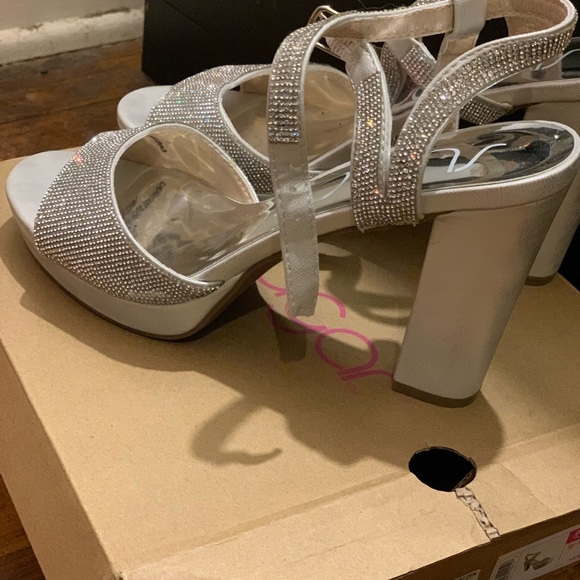 Holiday Heels SUGAR Priscilla NWB holiday Christmas wedding sexy  heels silver - Picture 7 of 9